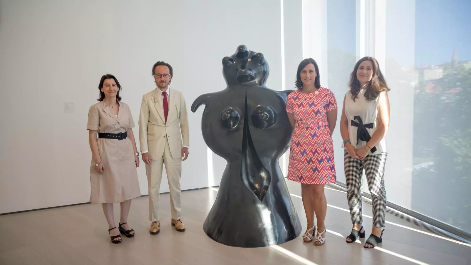 Imatge institucional de la cessió de quatre escultures de Joan Miró al Centro Botín i la ciutat de Santander