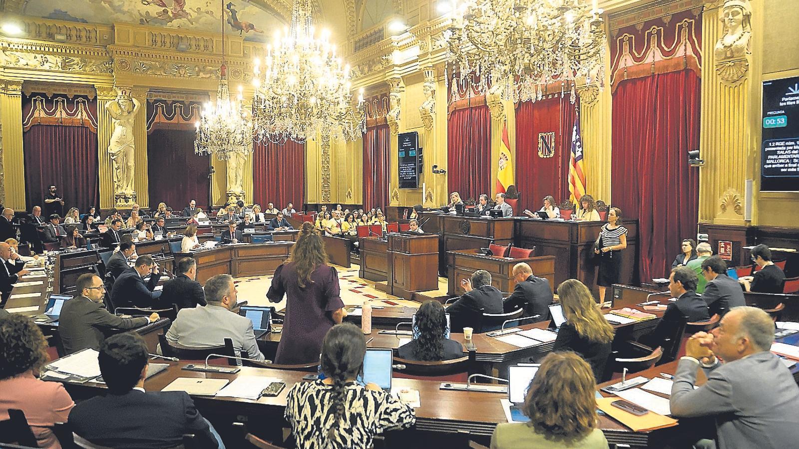 El pleno del Parlamento del 6 de octubre. ismael velázquez