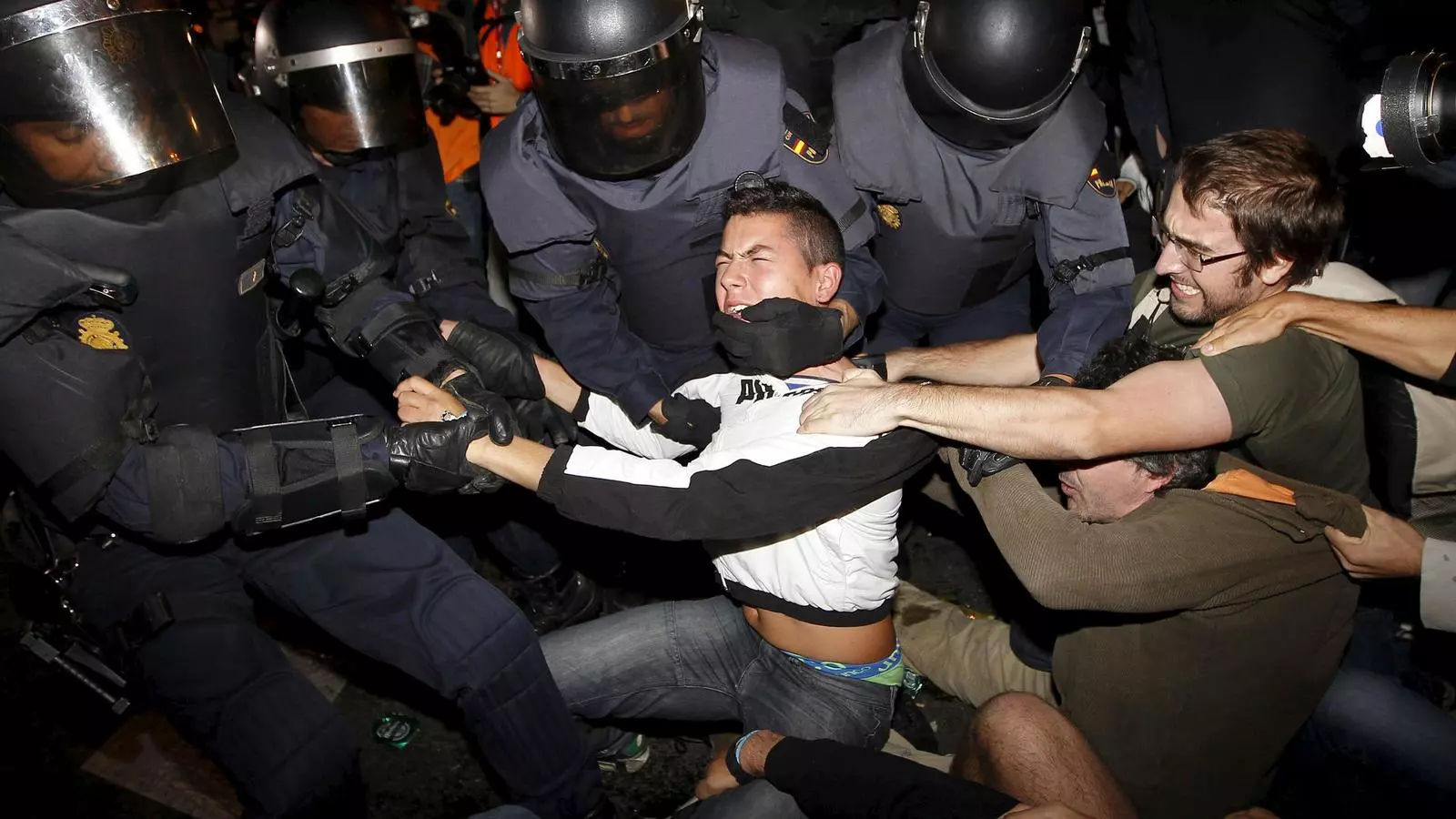 Actuació de la policia espanyola durant la manifestació del 25-M al Congrés, a Madrid.