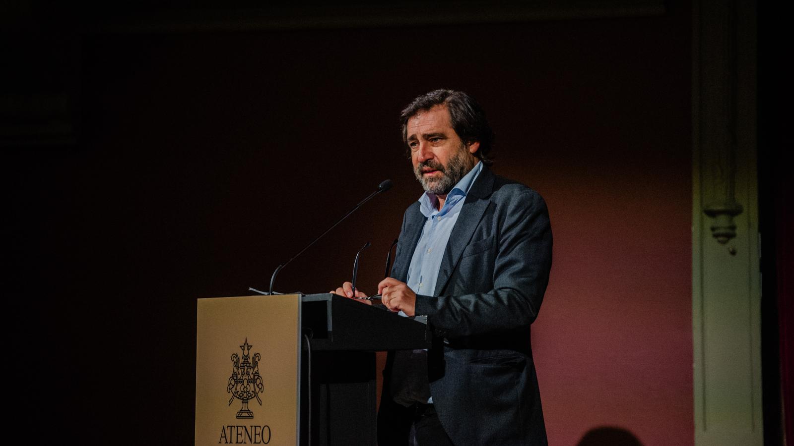 Luís Arroyo presenting The Ateneo Breakfasts, at the Ateneo de Madrid, on January 26, 2023