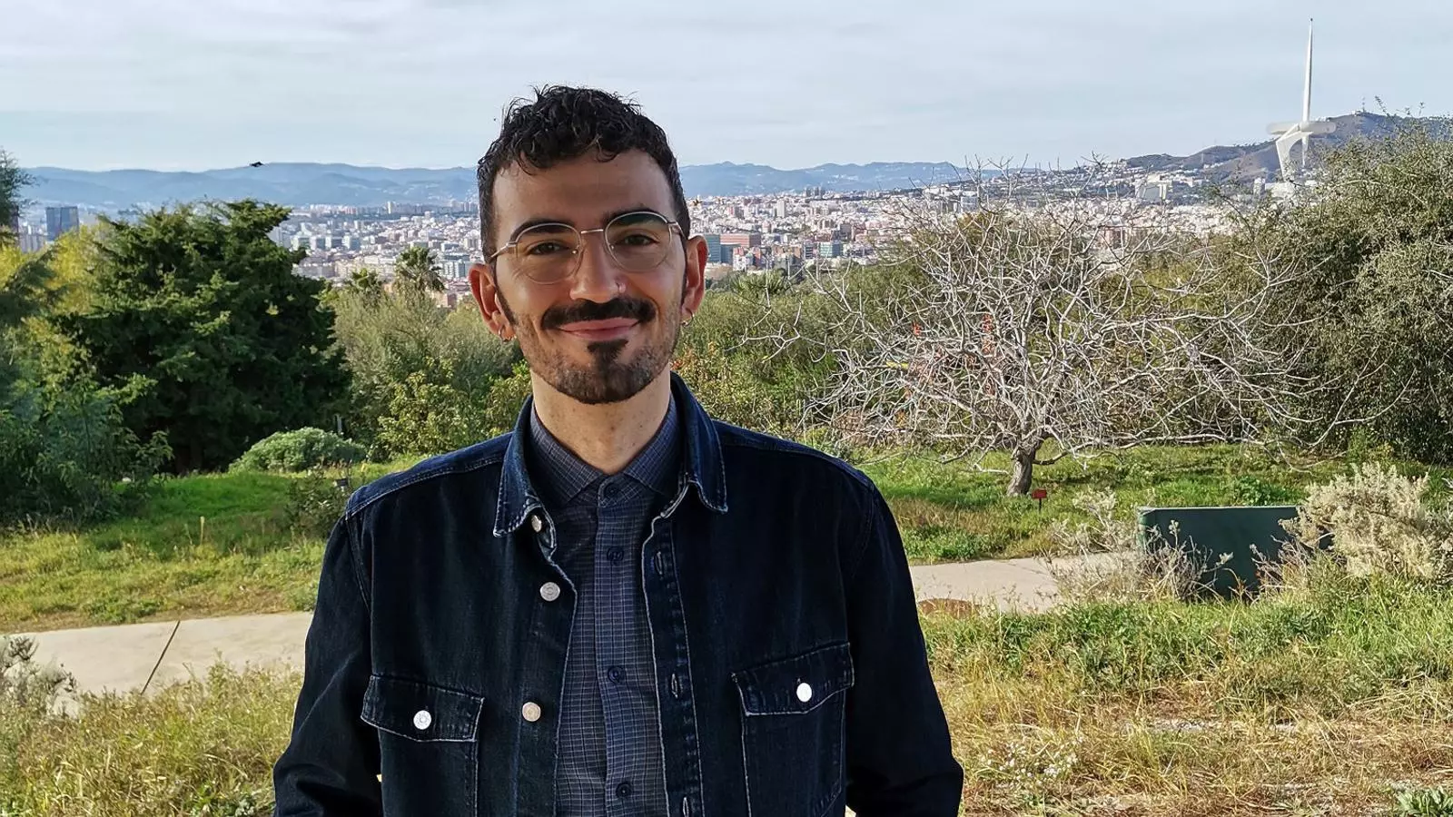 El Christian amb Barcelona, la ciutat on viu actualment, de fons.