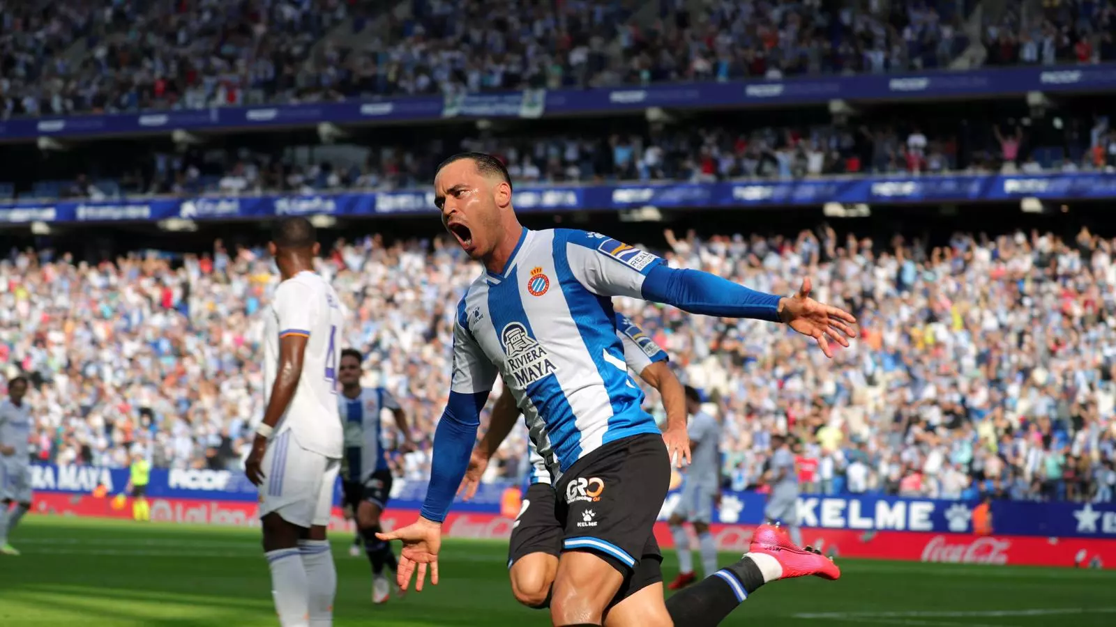 Raúl de Tomás celebra el gol marcat al Reial Madrid