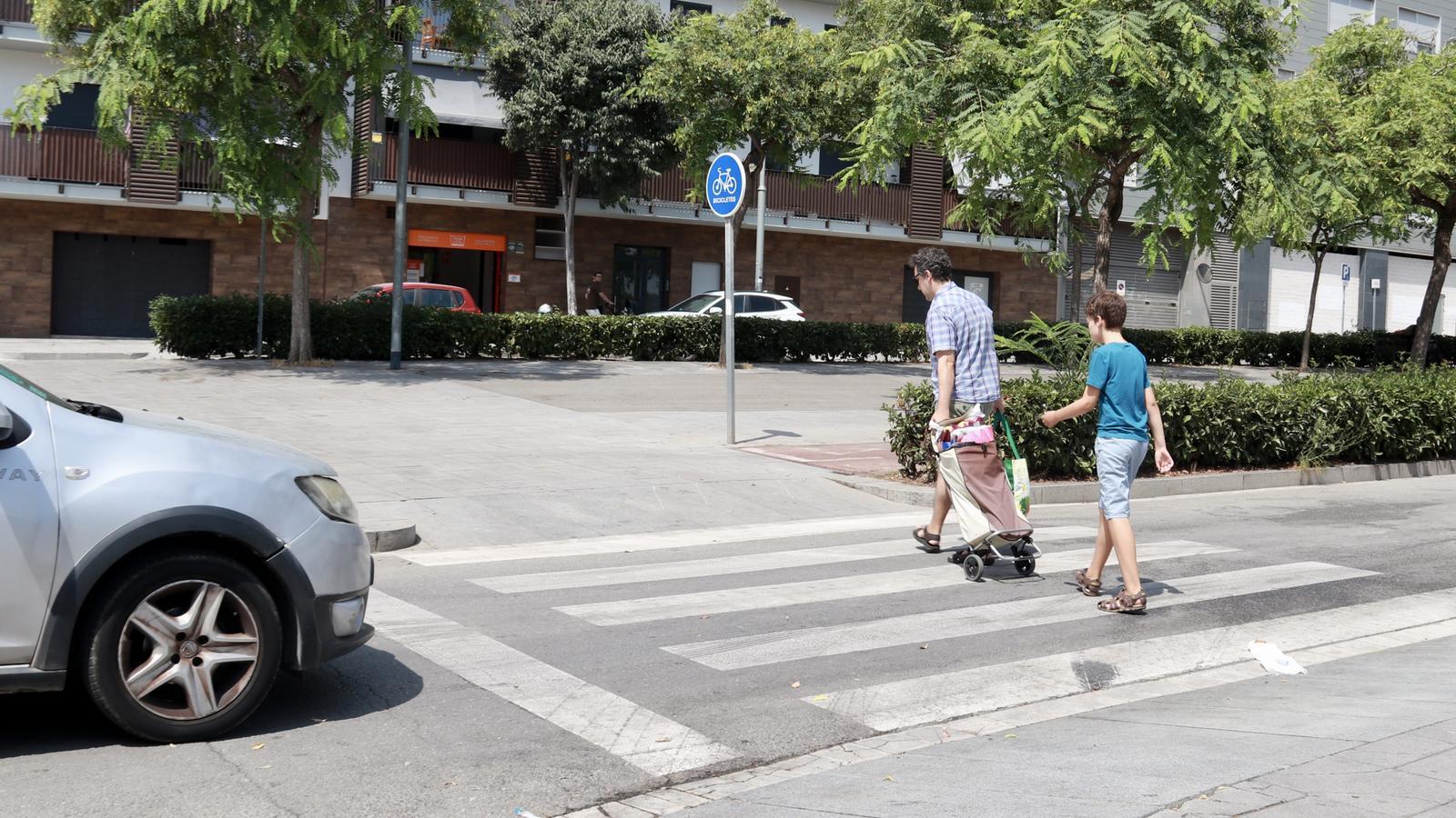 Muere una persona atropellada en la rambla de Sant Jordi de Vilanova i la Geltrú.