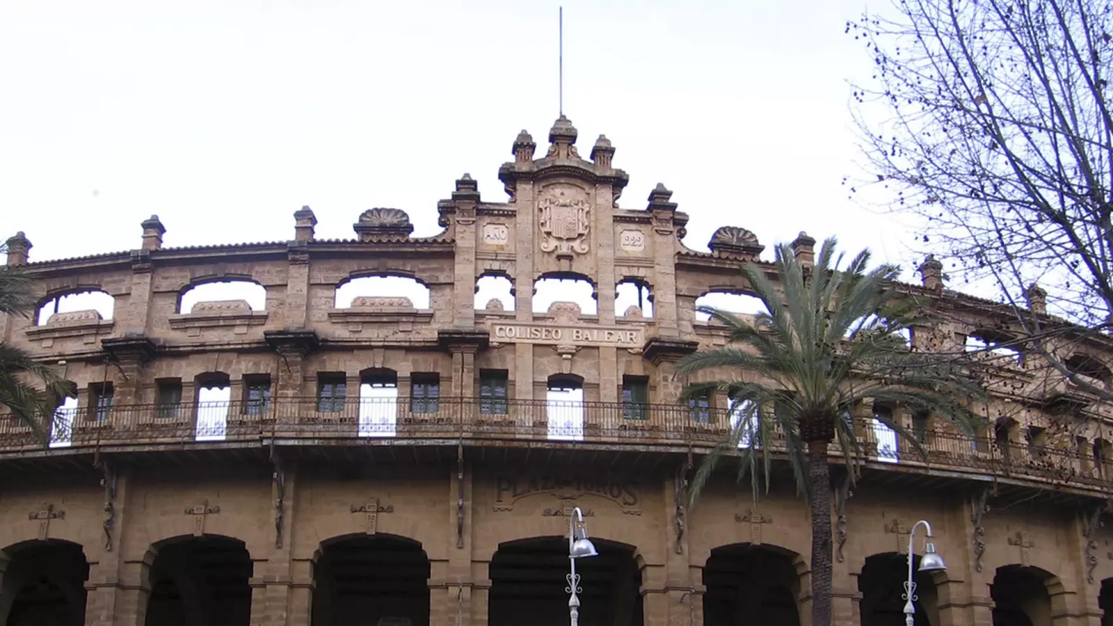 La plaça de Toros de Palma, des de defora.