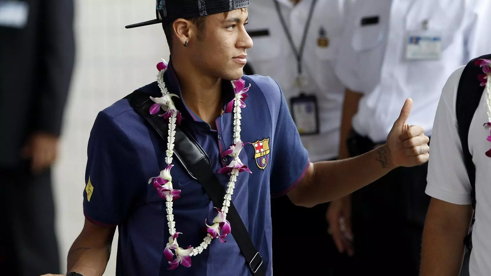 Neymar, a l'aeroport de Bangkok