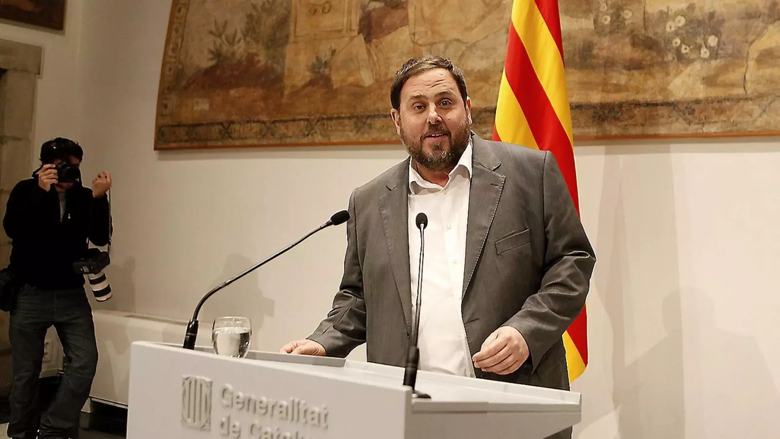 El president d’ERC, Oriol Junqueras, a punt per valorar el nou acord amb el president Artur Mas al Palau de la Generalitat.