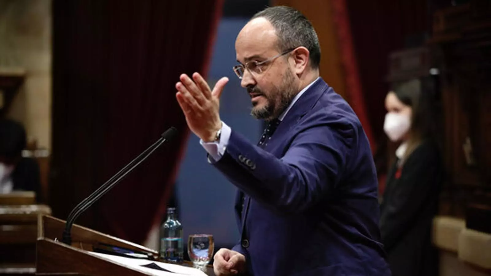 El líder del PP, Alejandro Fernández, durant la seva intervenció al ple d'aquest divendres