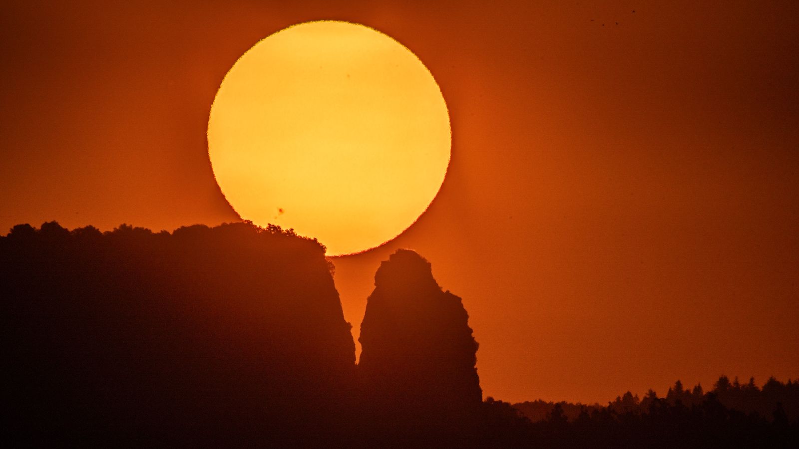 Extreme heat has left today the first records in our home.