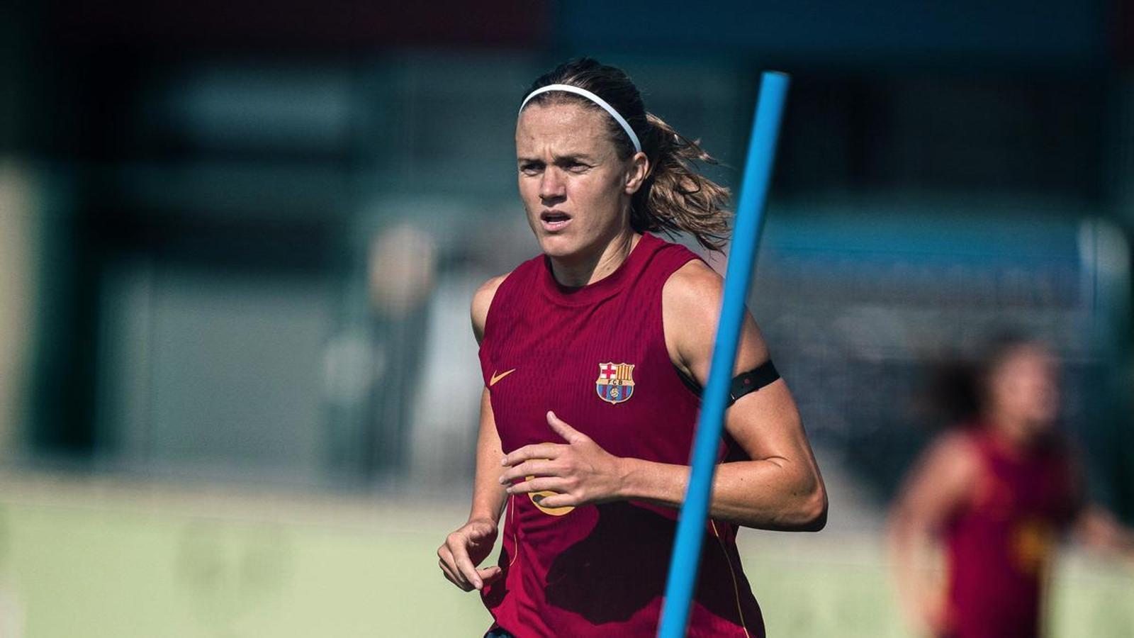 Irene Paredes trains with the Barça women's team.
