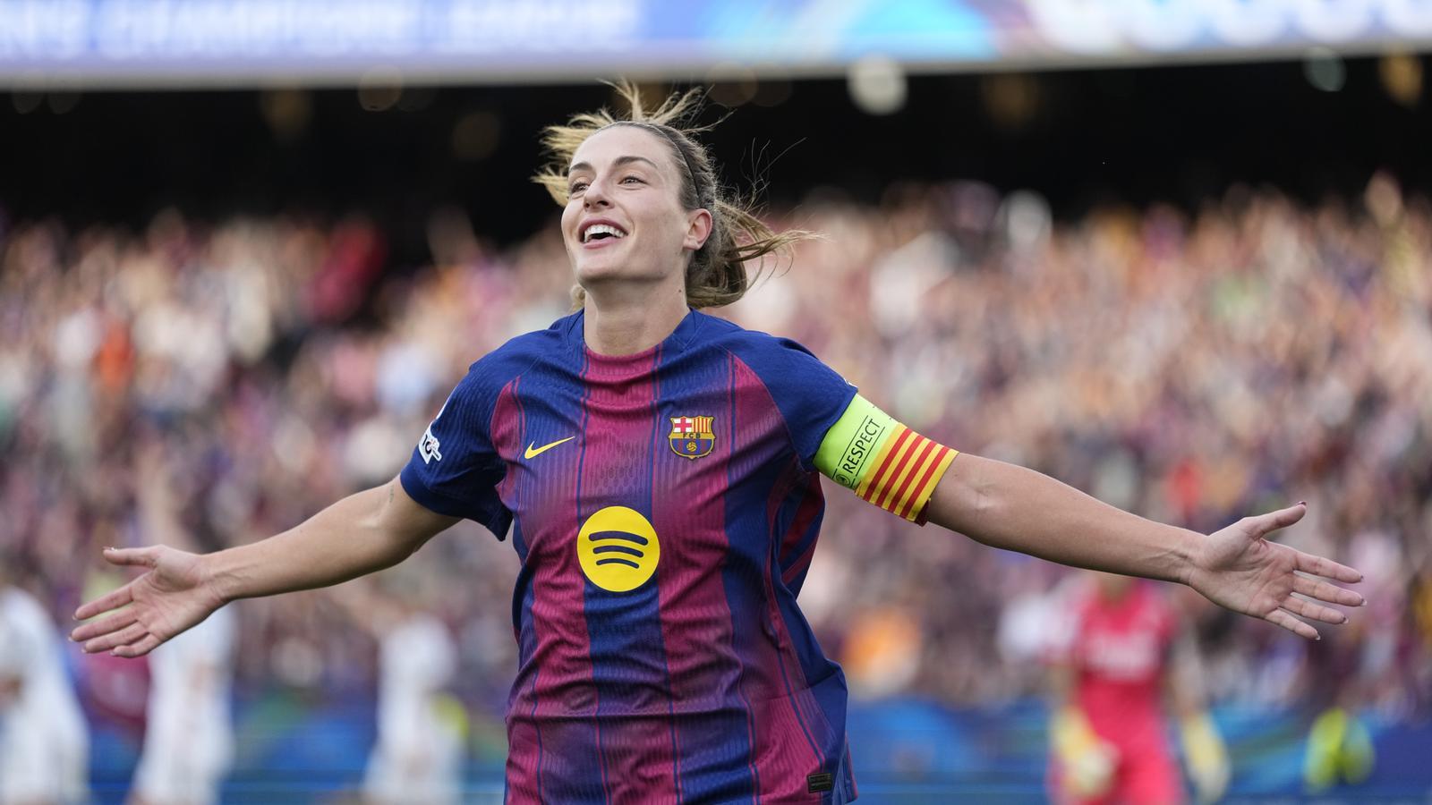 Alexia Putellas celebra el primer gol del FC Barcelona contra el Real Madrid en el Camp Nou, en los cuartos de final de la Champions femenina.
