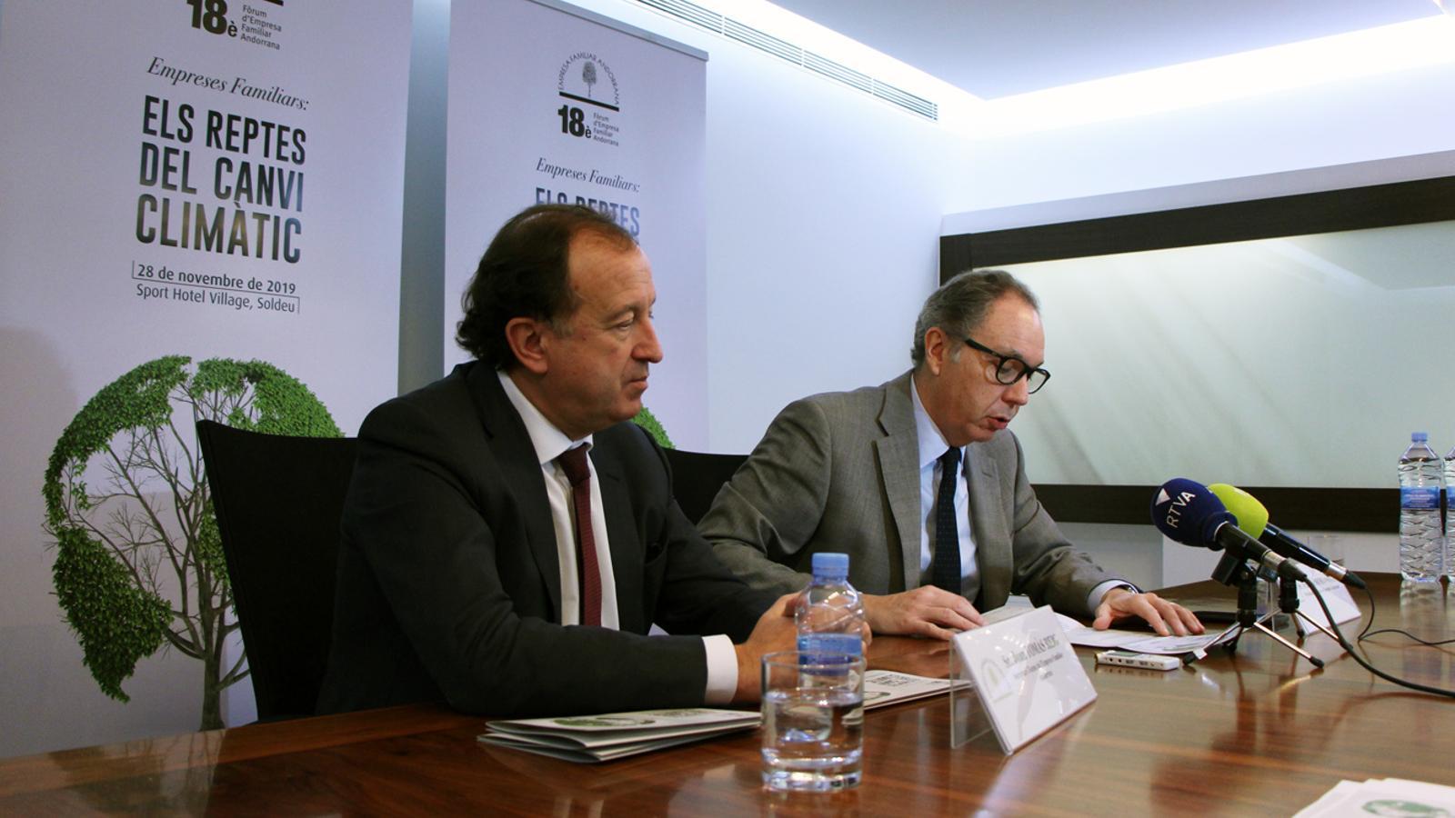 El president i el secretari general de l'EFA, Francesc Mora i Joan Tomàs, durant la presentació del 18è Fòrum. / M. P. (ANA)