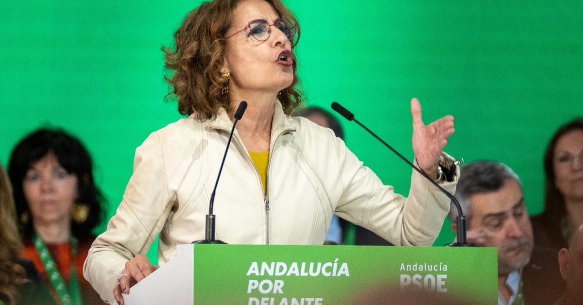 María Jesús Montero criticizes the ruling that acquitted Alves: "A  disgrace."
