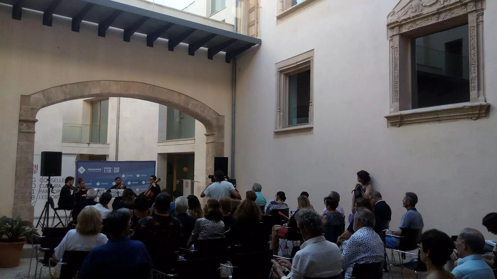 El concert de l'orquestra de la UIB ha donat cloenda a l'acte a Can n'Oleo./ M.J. RIBAS