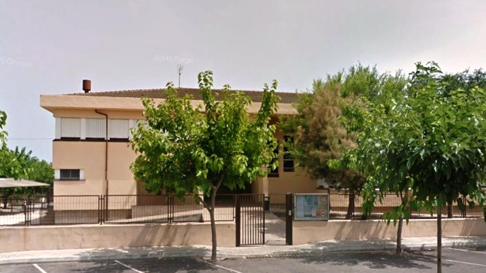 Facade of the CEIP Na Peñón, in Cala Millor.