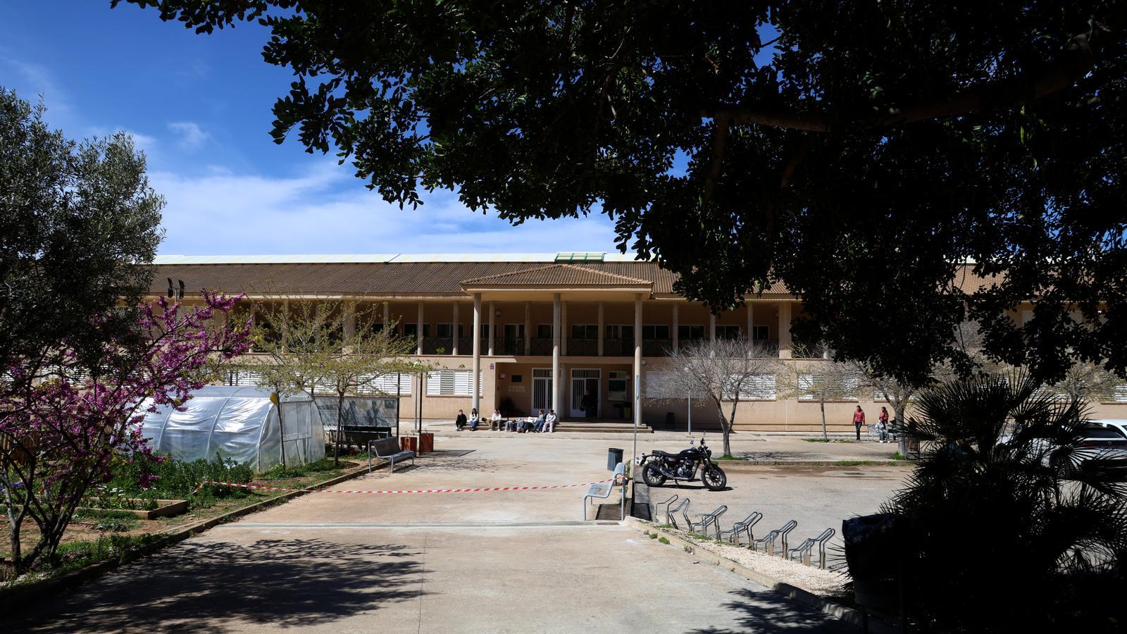 Facade of IES Baltasar Porcel in Andratx, where a teacher has reported a homophobic attack by students.