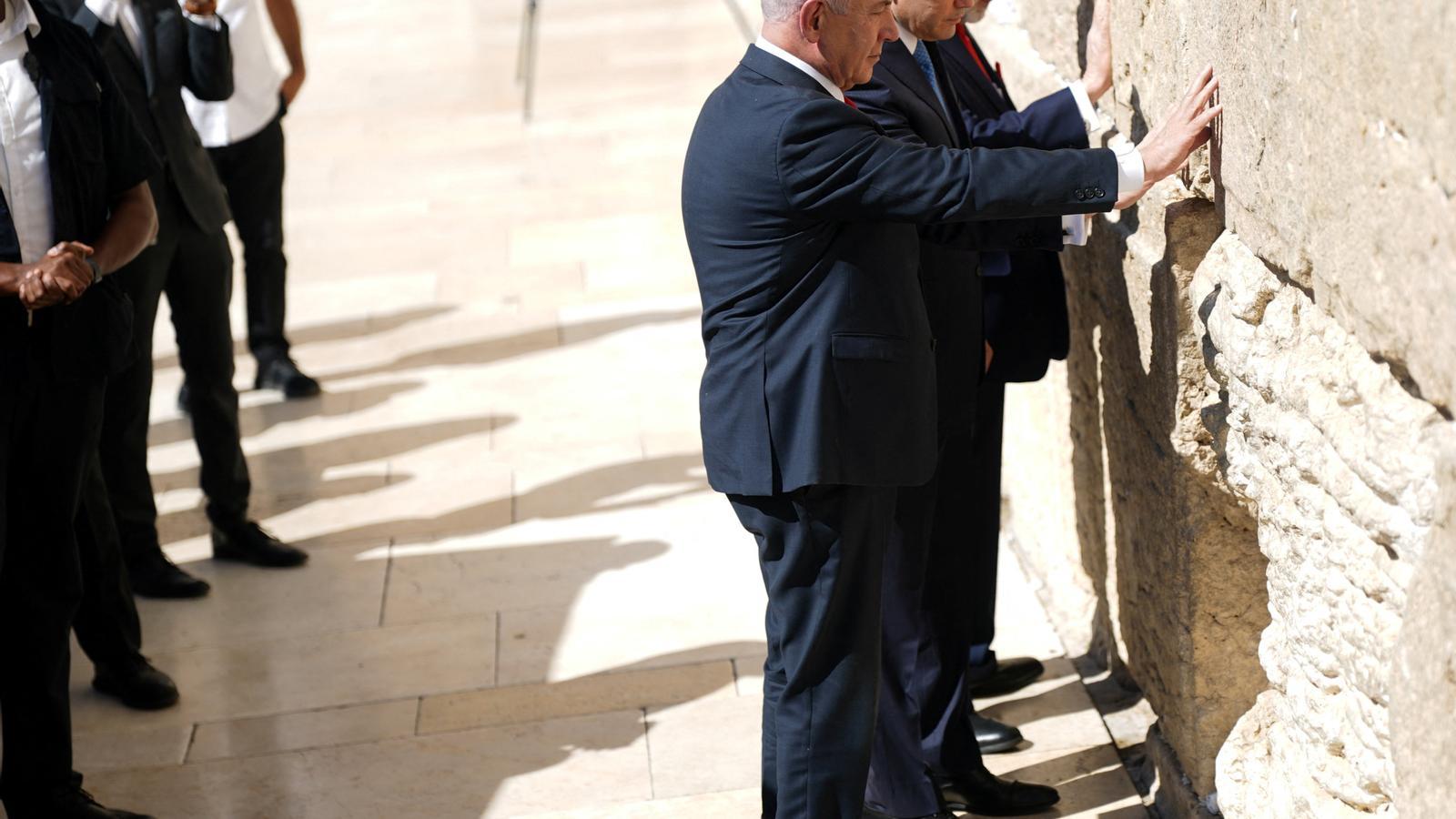 U.S. Secretary of State Rubio visits the Western Wall in Jerusalem with Benjamin Netanyahu.