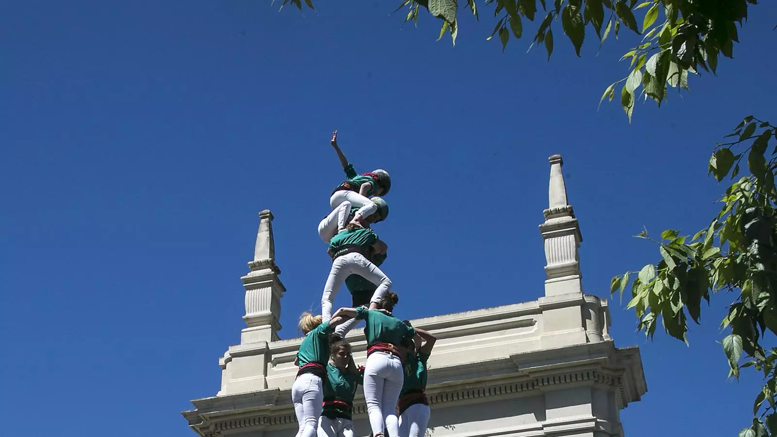 Els Castellers de Sabadell completen el 4d8 al Mercat Central