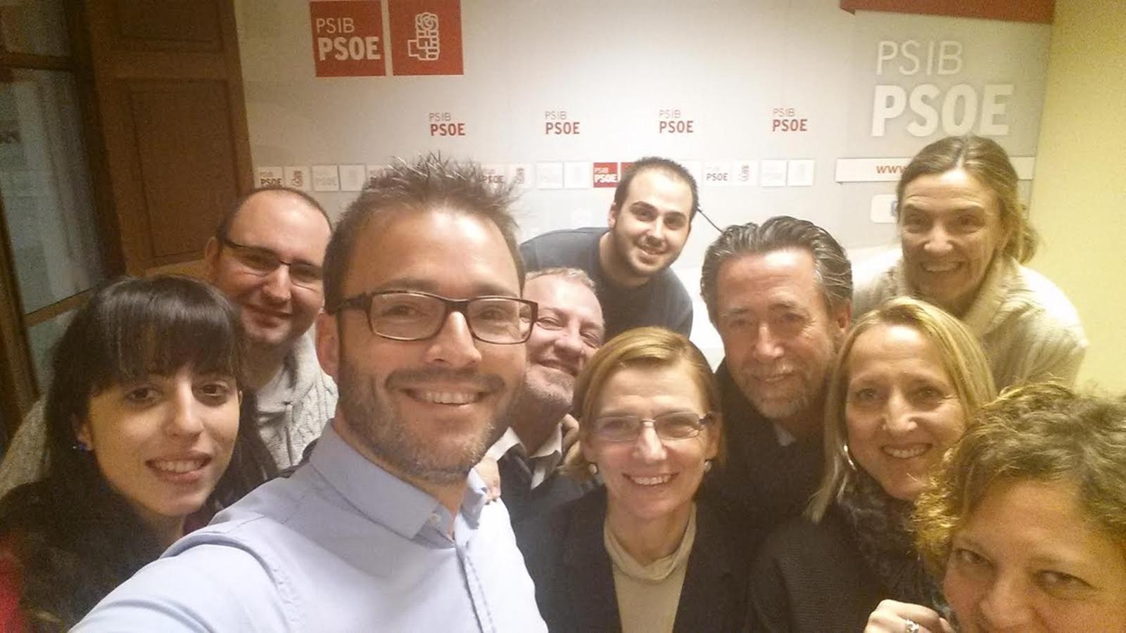 Hila presenta el seu comitè electoral per a Palma amb un 'selfie'