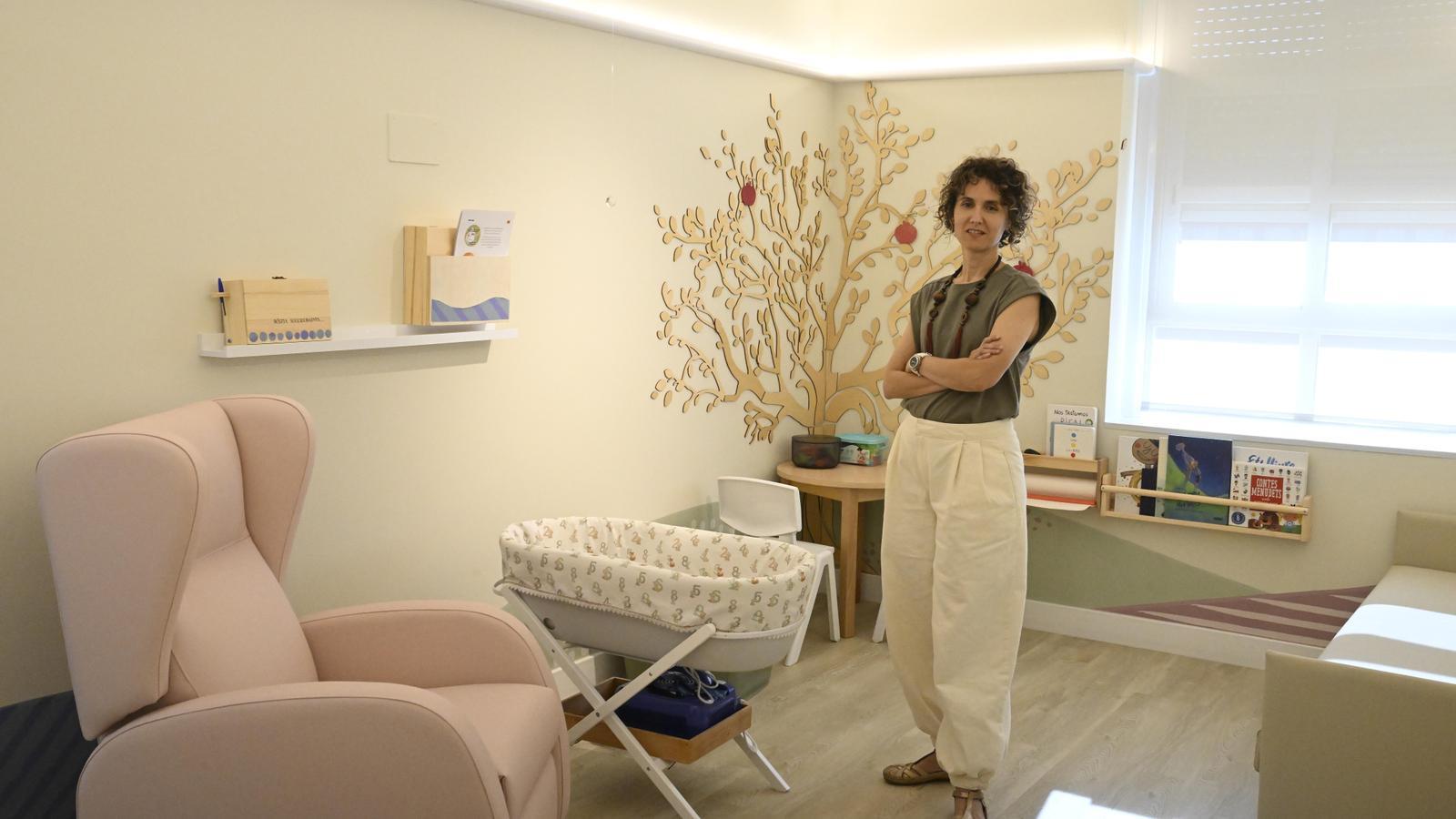 The Nest Space, a pioneering perinatal bereavement room in Lleida located at the Arnau de Vilanova Hospital, with the project managers and a mother who lost her child.