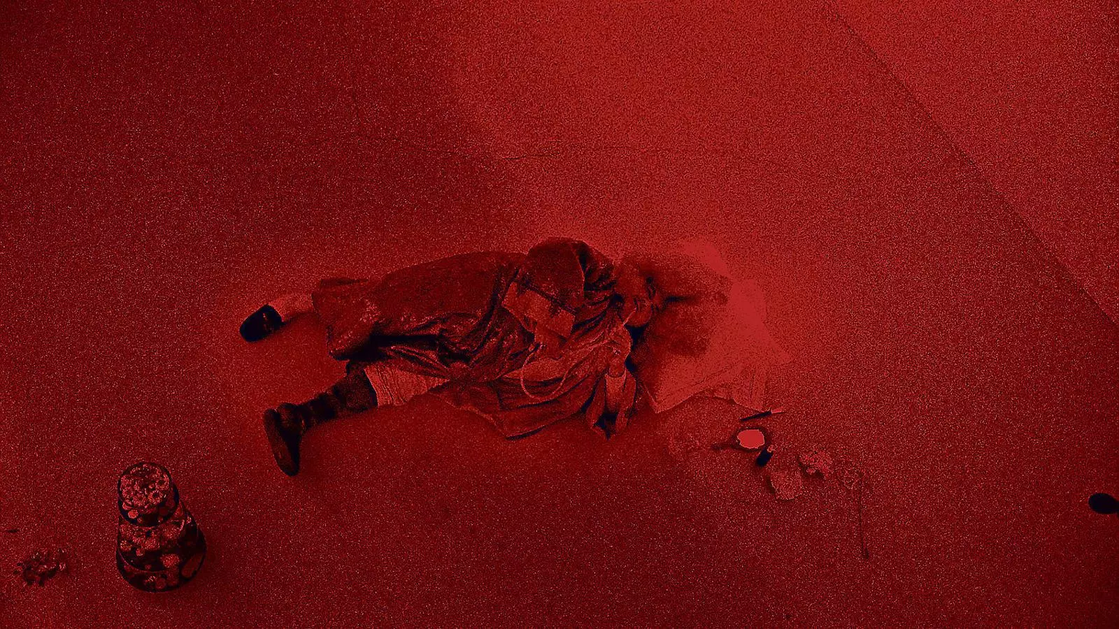 Lluís Serrat, un dels intèrprets de confiança d’Albert Serra, és el protagonista absolut de Rei Soleil, la videoinstal·lació del cineasta banyolí impulsada per la Galeria Cadaqués.