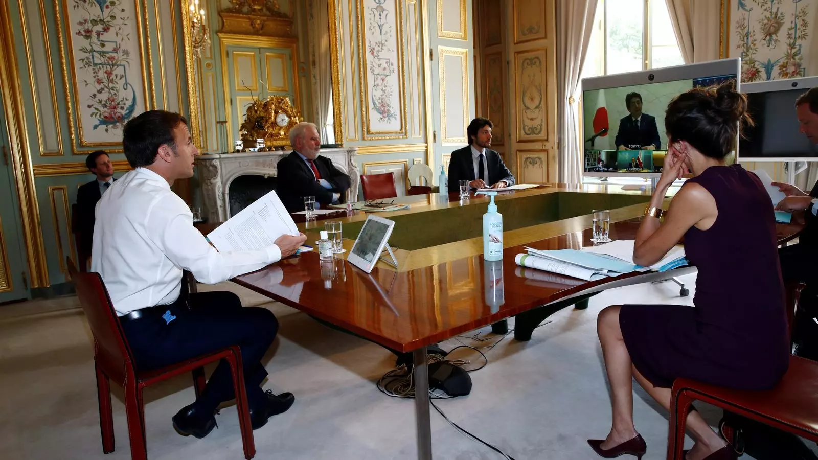 El president francès, Emmanuel Macron, durant la seva reunió per videoconferència amb els líders del G-7 aquest 16 d'abril per parlar del covid-19.