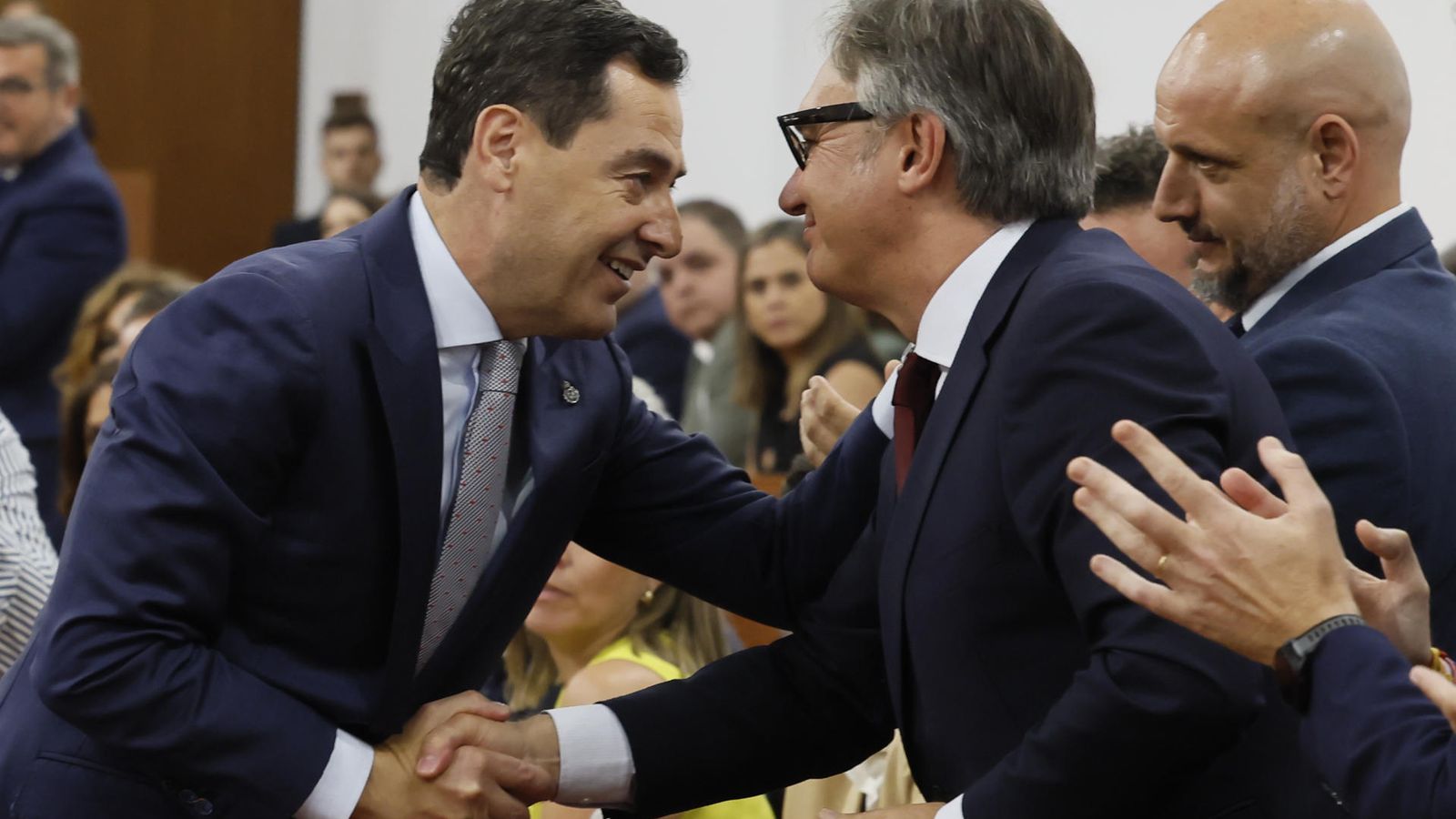 The president of Andalusia, Juanma Moreno, greets the spokesperson for Vox, Manuel Gavira, after being invested in the Andalusian Parliament