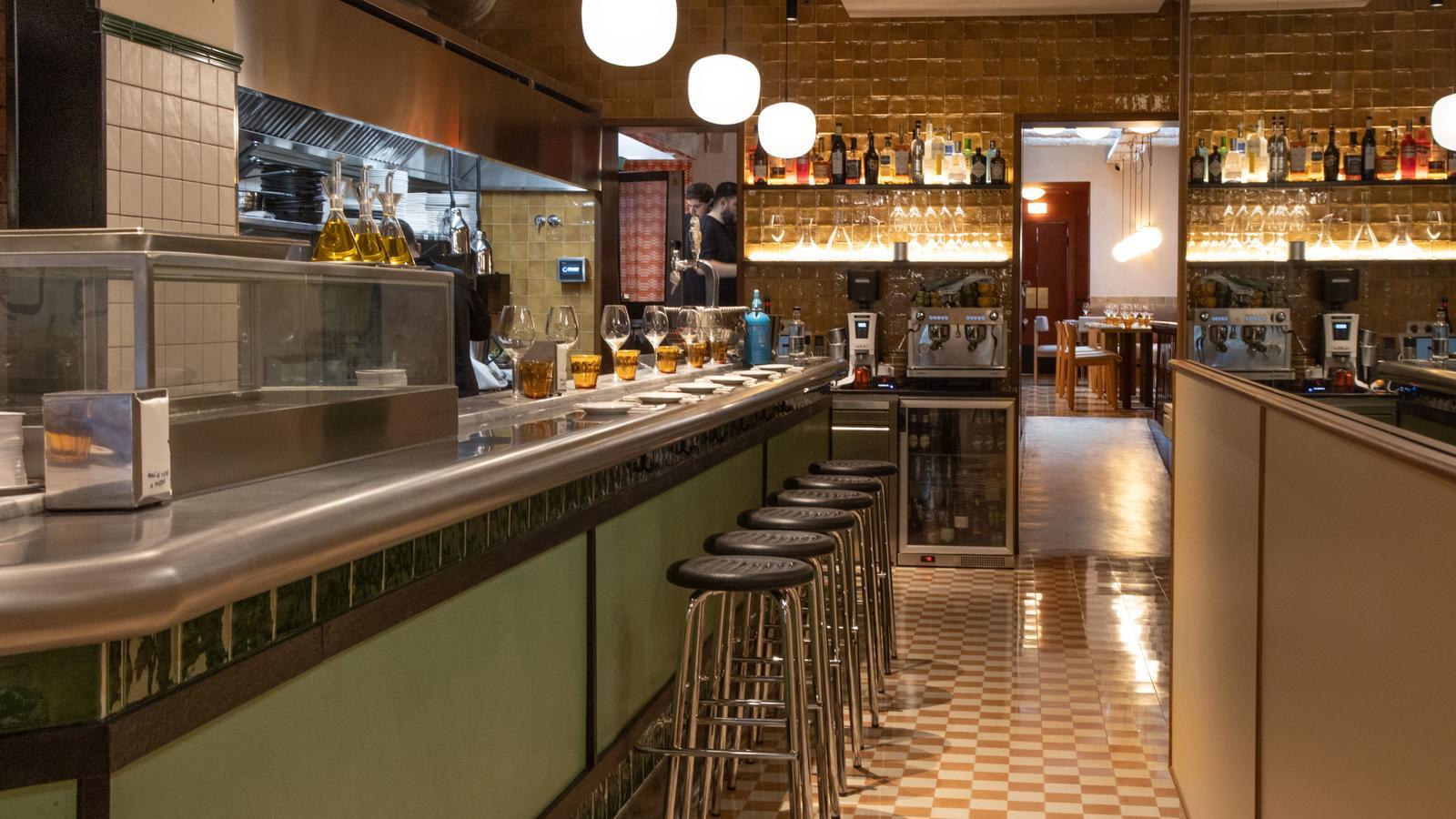 The Malparit bar.