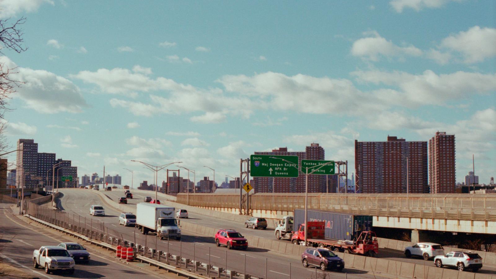 Car traffic at the entrance to New York