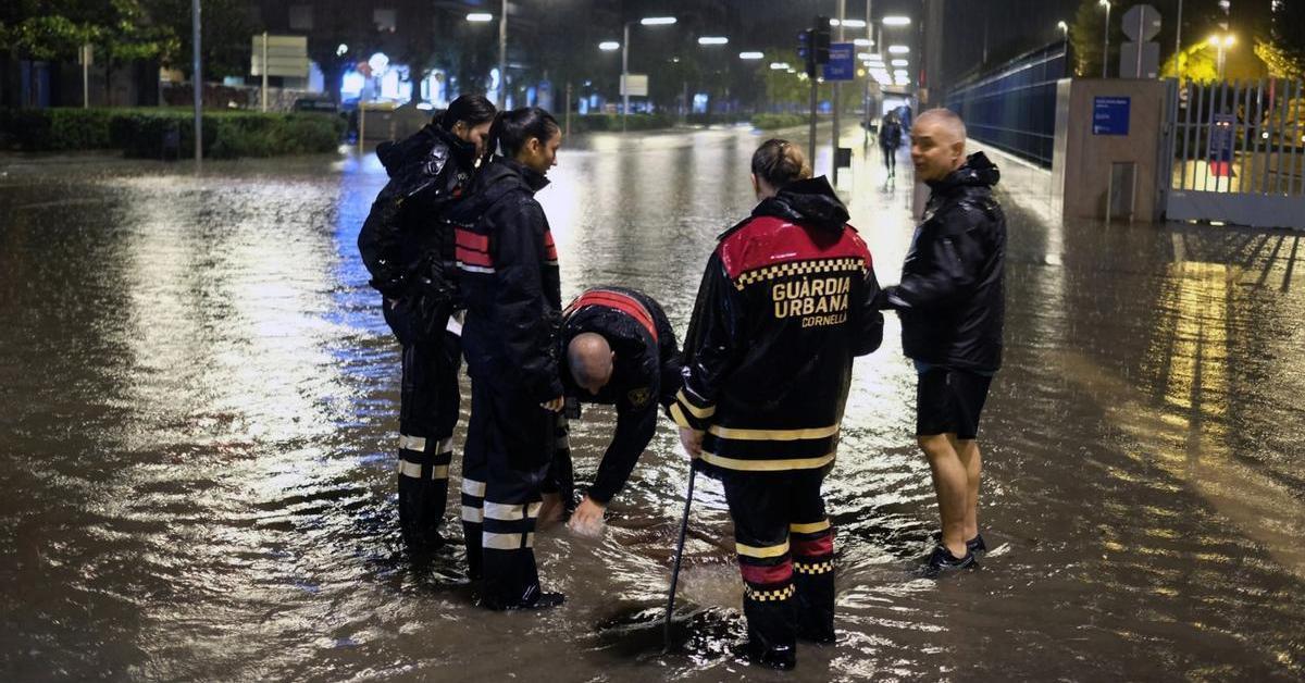 "Quedeu-vos a casa," Catalan President Salvador Illa urged residents across twenty affected