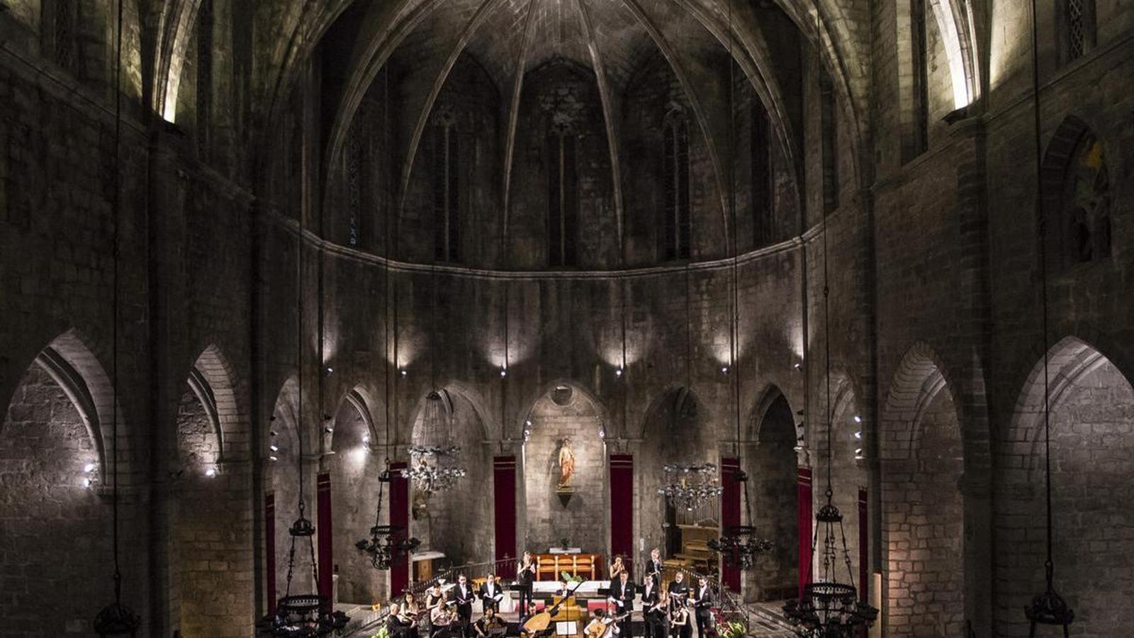 Concert inside a church in Torroella