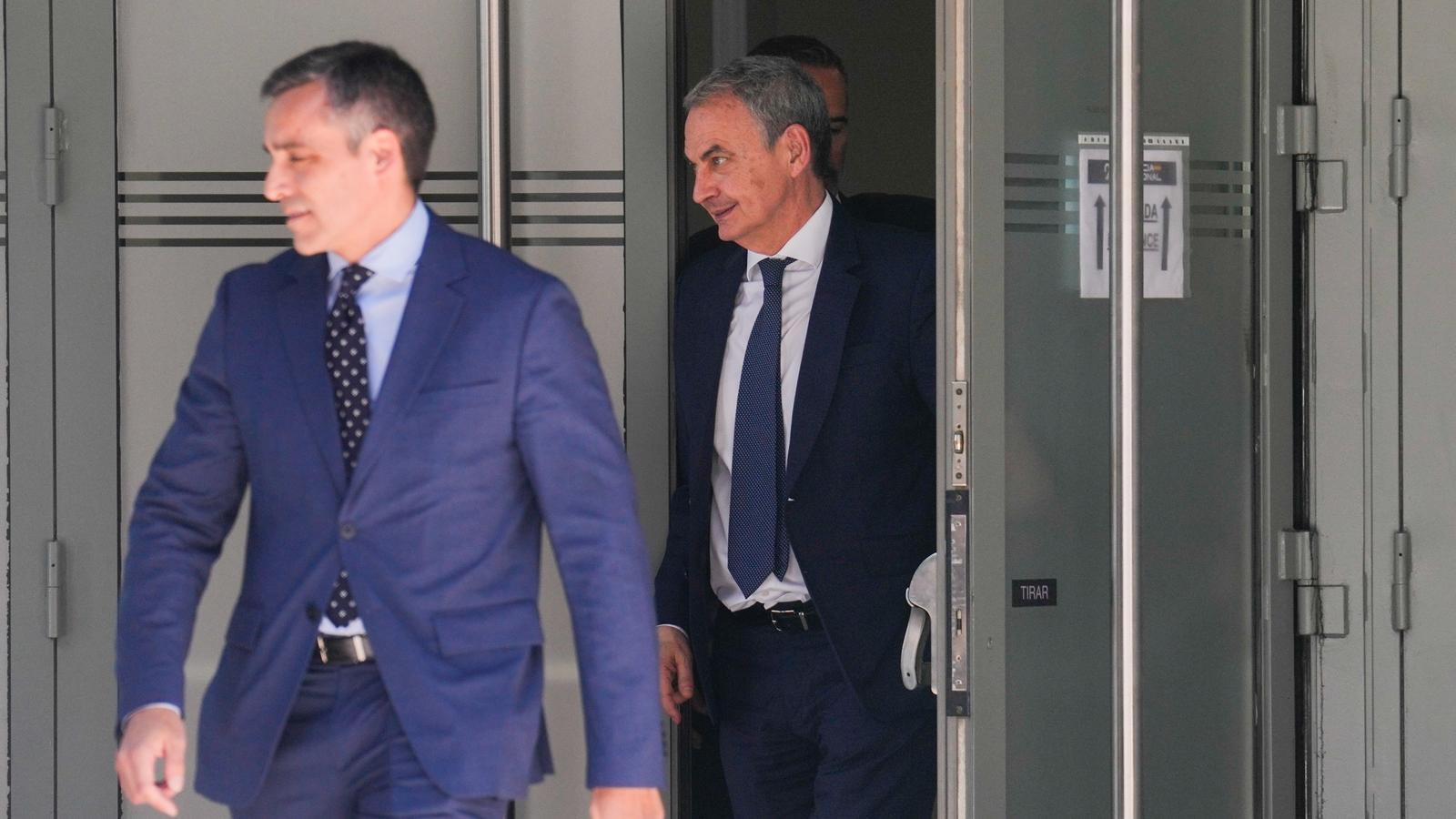El expresidente del Gobierno, José Luis Rodríguez Zapatero, abandona la Audiencia Nacional tras declarar durante casi tres horas como investigado en el caso Plus Ultra.