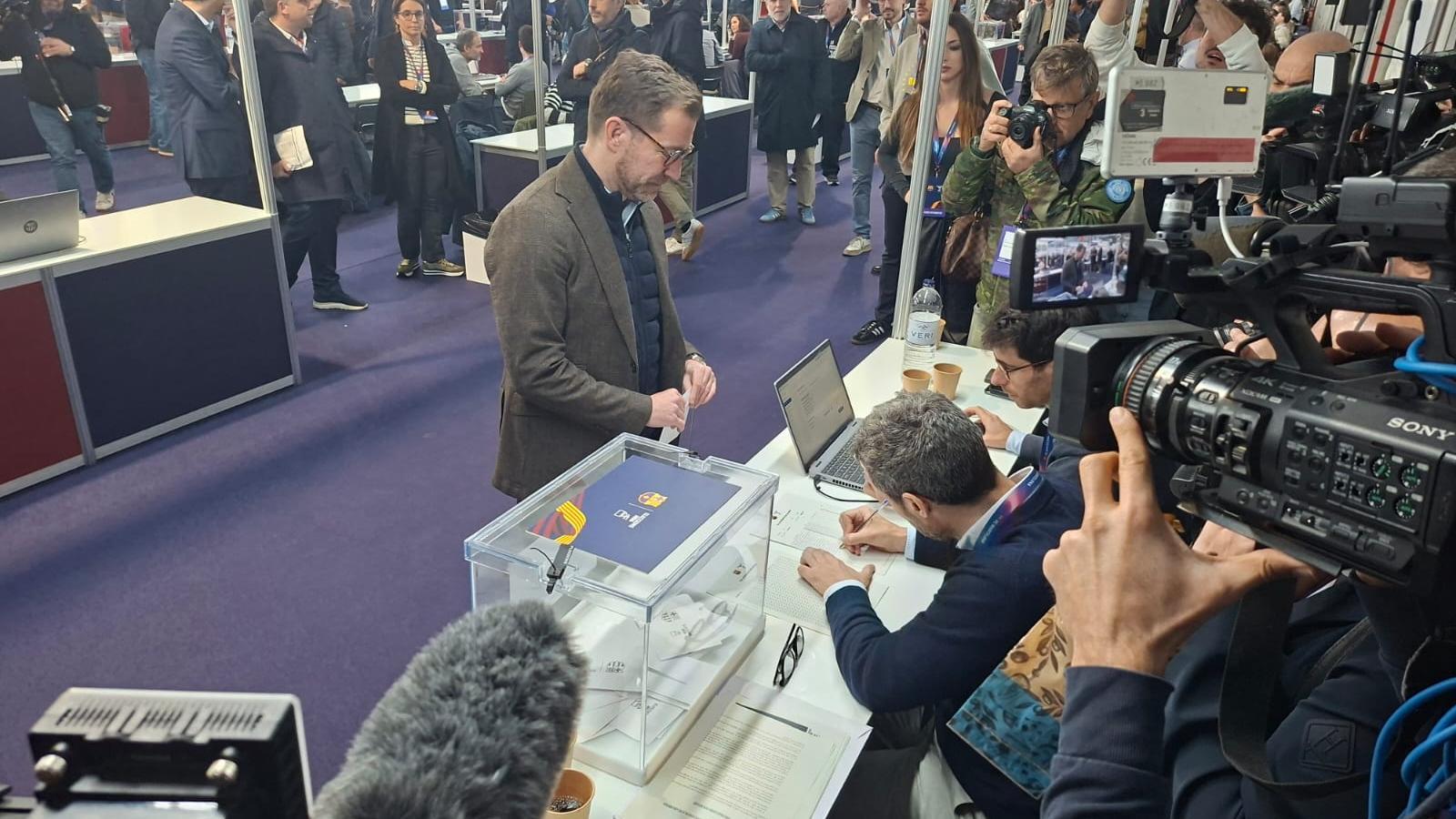 Marc Ciria voting.