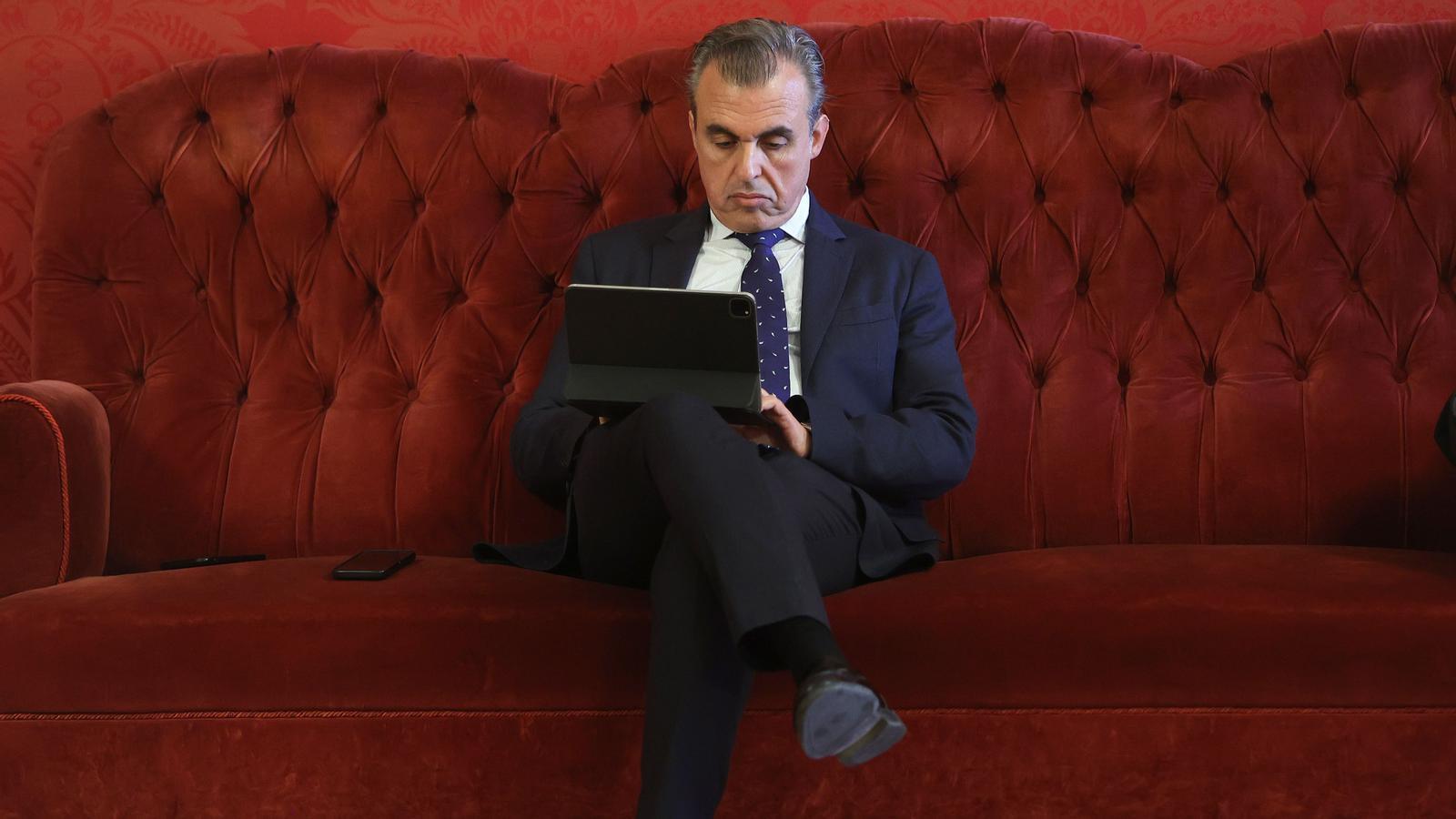 El consejero de Educación, Antoni Vera, en el Parlament.