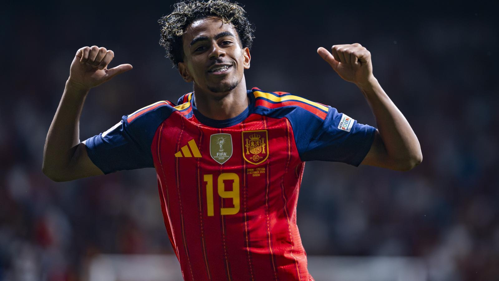 Lamine Yamal celebrates his goal against the Czech Republic.