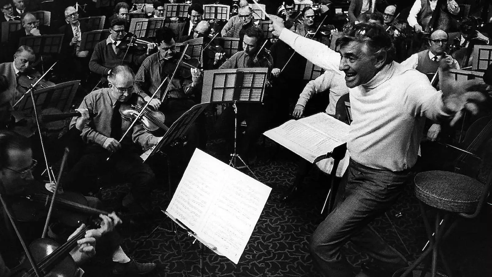 Leonard Bernstein durant un assaig de l’Orquestra Simfònica de Londres l’any 1970.