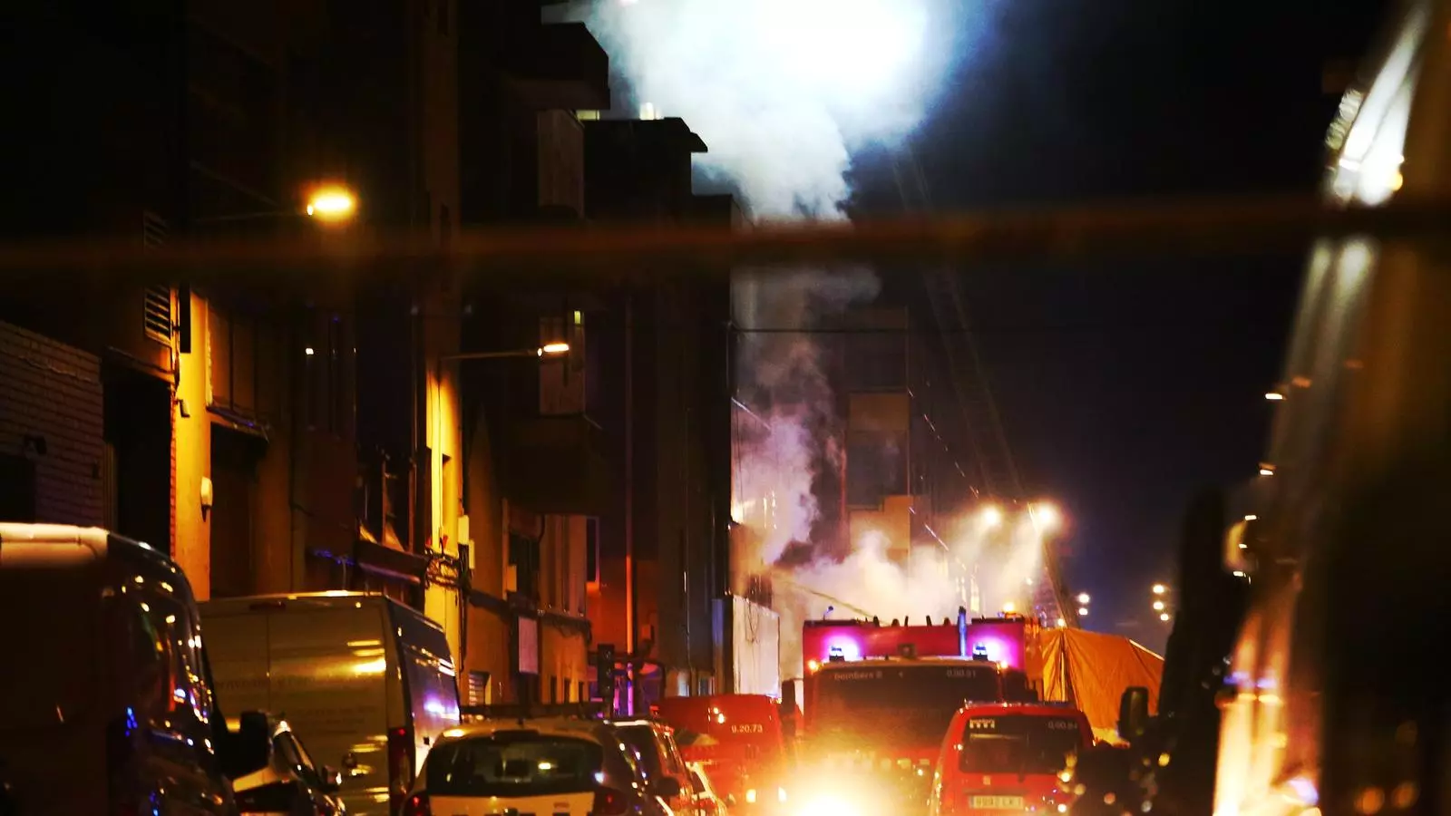 L’ampli desplegament dels Bombers aquest dimecres a la nit a Badalona
