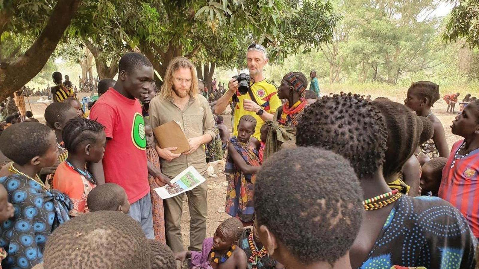 This anthropologist from Vallès, Joan Riera, was able to make his dream of meeting the Nuba people come true