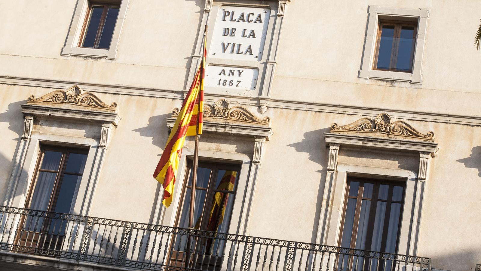 Detalle de la fachada del Ayuntamiento de Vilanova i la Geltrú.