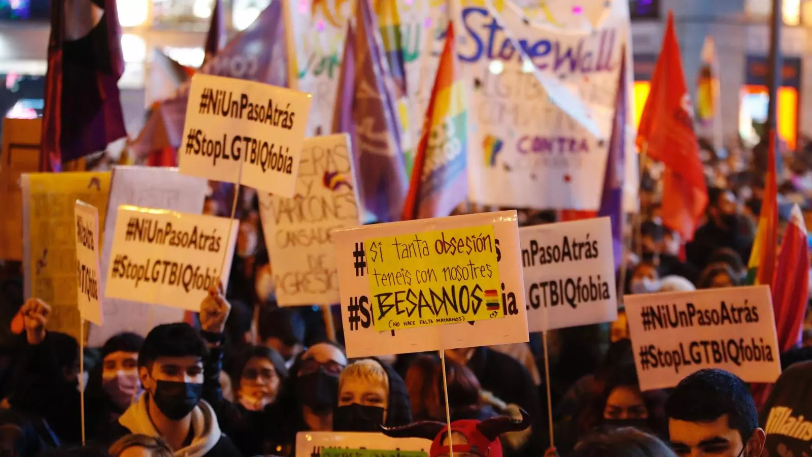 Concentración con el lema "Ni un paso atrás", este miércoles en Madrid, un día antes de que el pleno del Assamblea de Madrid debatís la ley de igualdad registrada por Vox
