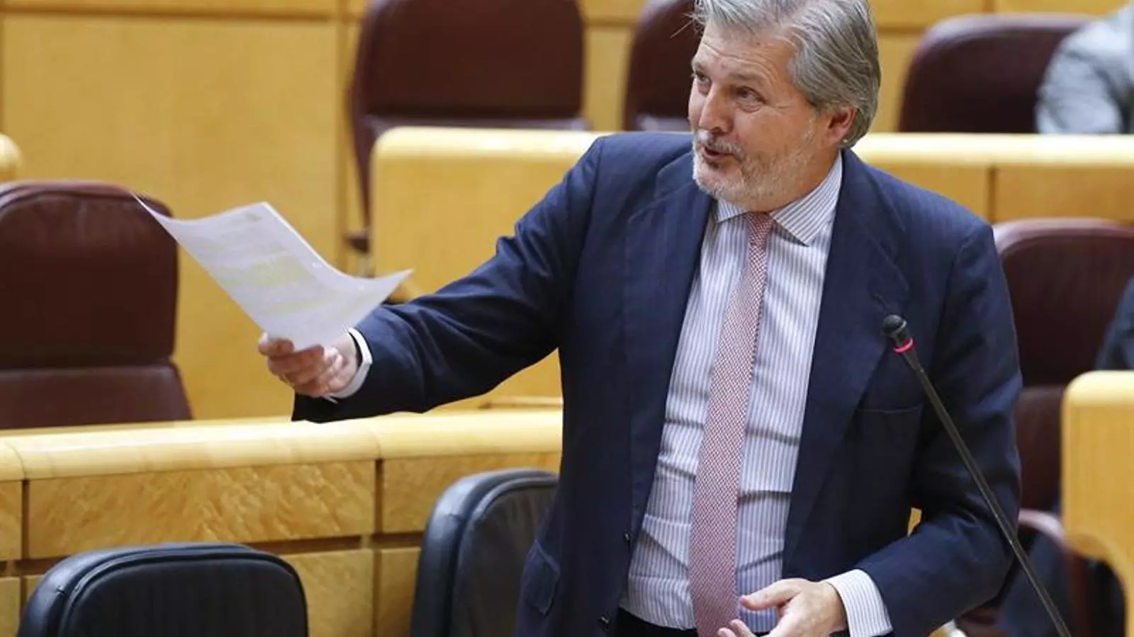 El nou ministre d'Educació, Íñigo Méndez de Vigo, s'ha estrenat aquest dimarts al Senat durant la sessió de control. EFE
