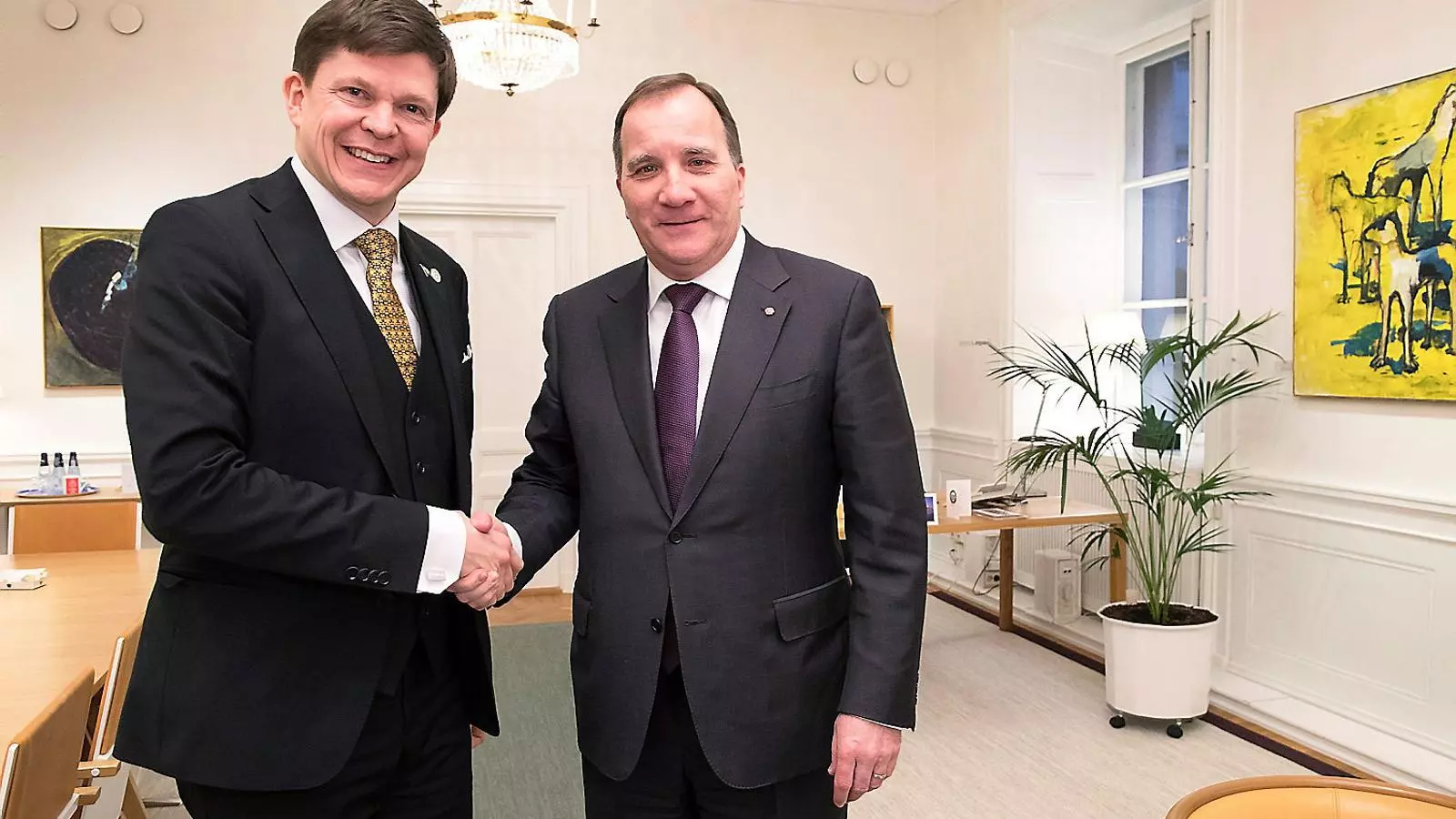 El primer ministre suec en funcions, Stefan Löfven (a la dreta), ahir amb el president del Parlament.