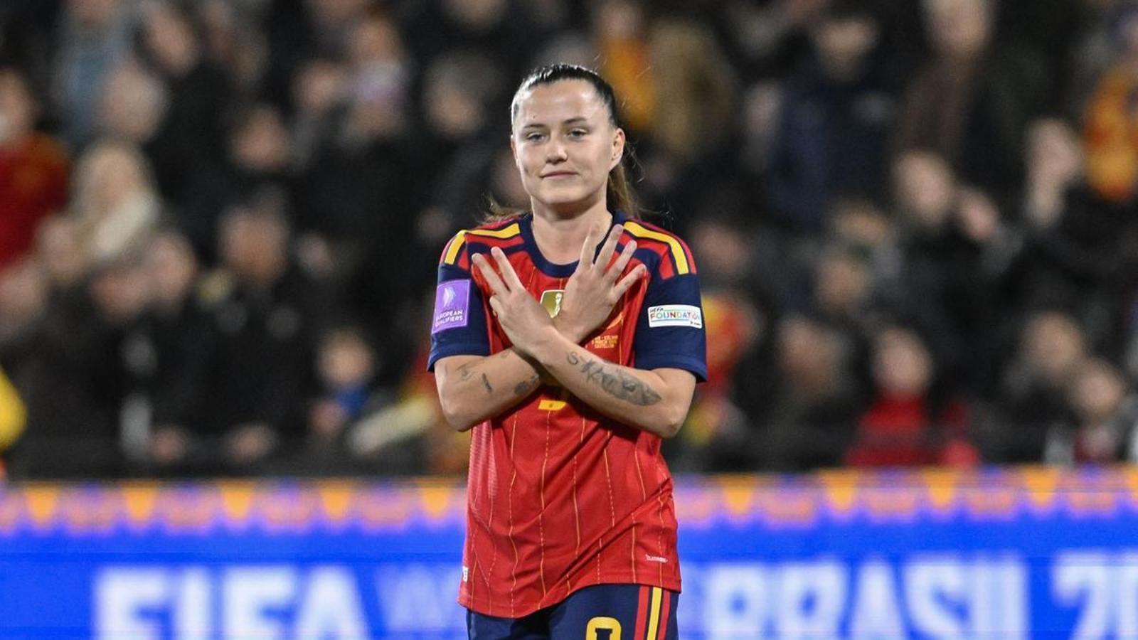 Claudia Pina celebra un dels gols amb la selecció espanyola contra Islàndia