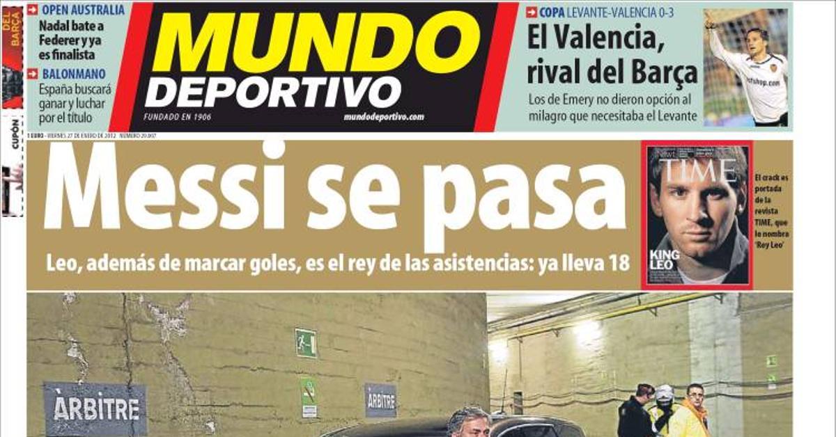 La foto de Mourinho esperant a l'àrbitre al final del ...