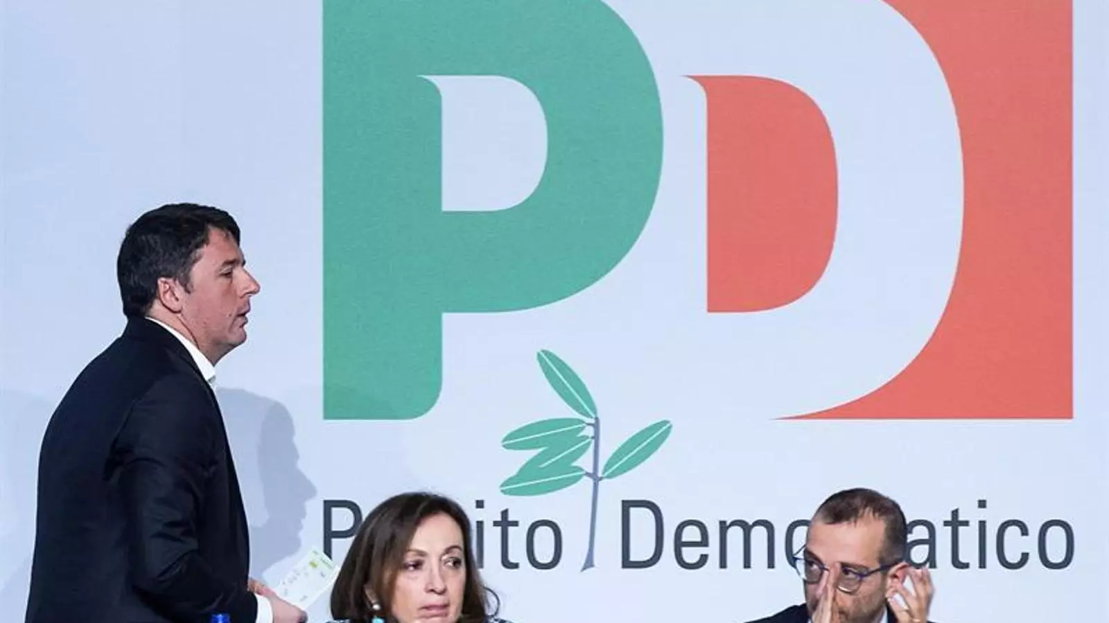 Matteo Renzi arriba a l'assemblea del Partit Democràtic, en un hotel de Roma.