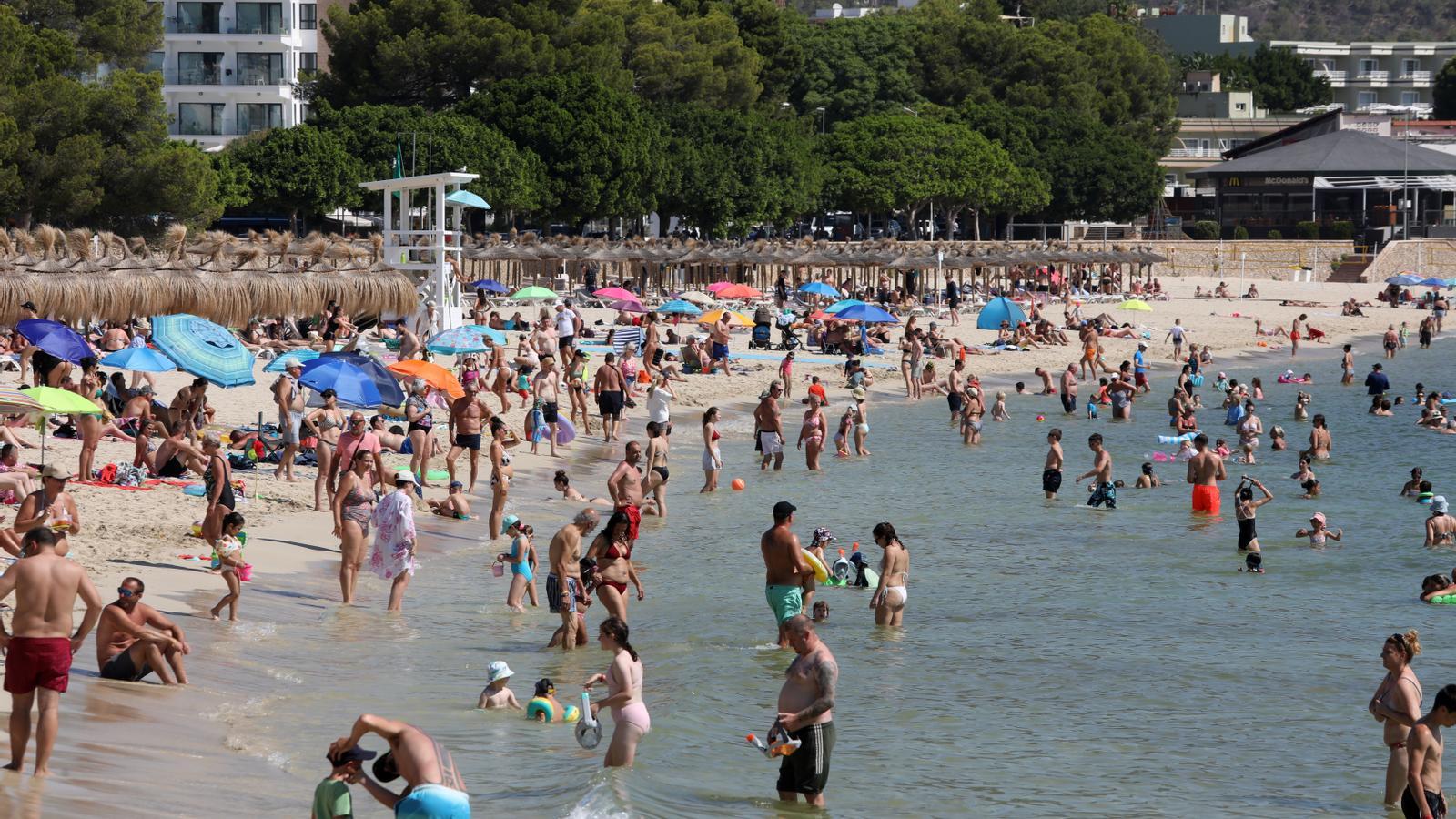 Las Islas han superado ya los 18 millones de turistas en un año.