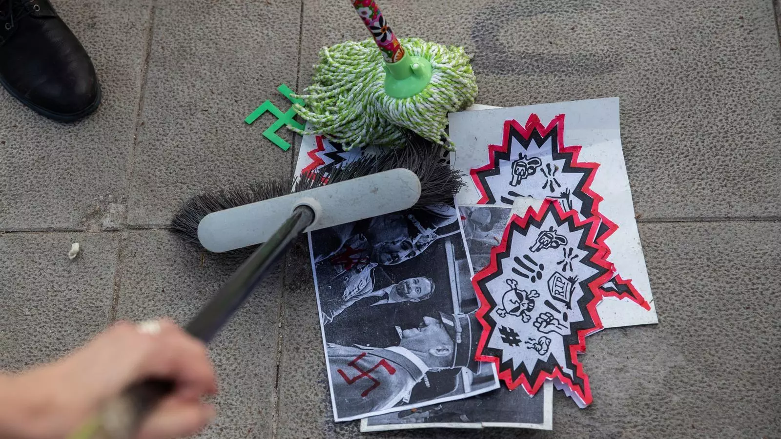 Asociaciones de vecinos de la localidad de Rivas, en Madrid, convoca un acto para limpiar "el virus del fascismo" antes de las elecciones del 4-M.