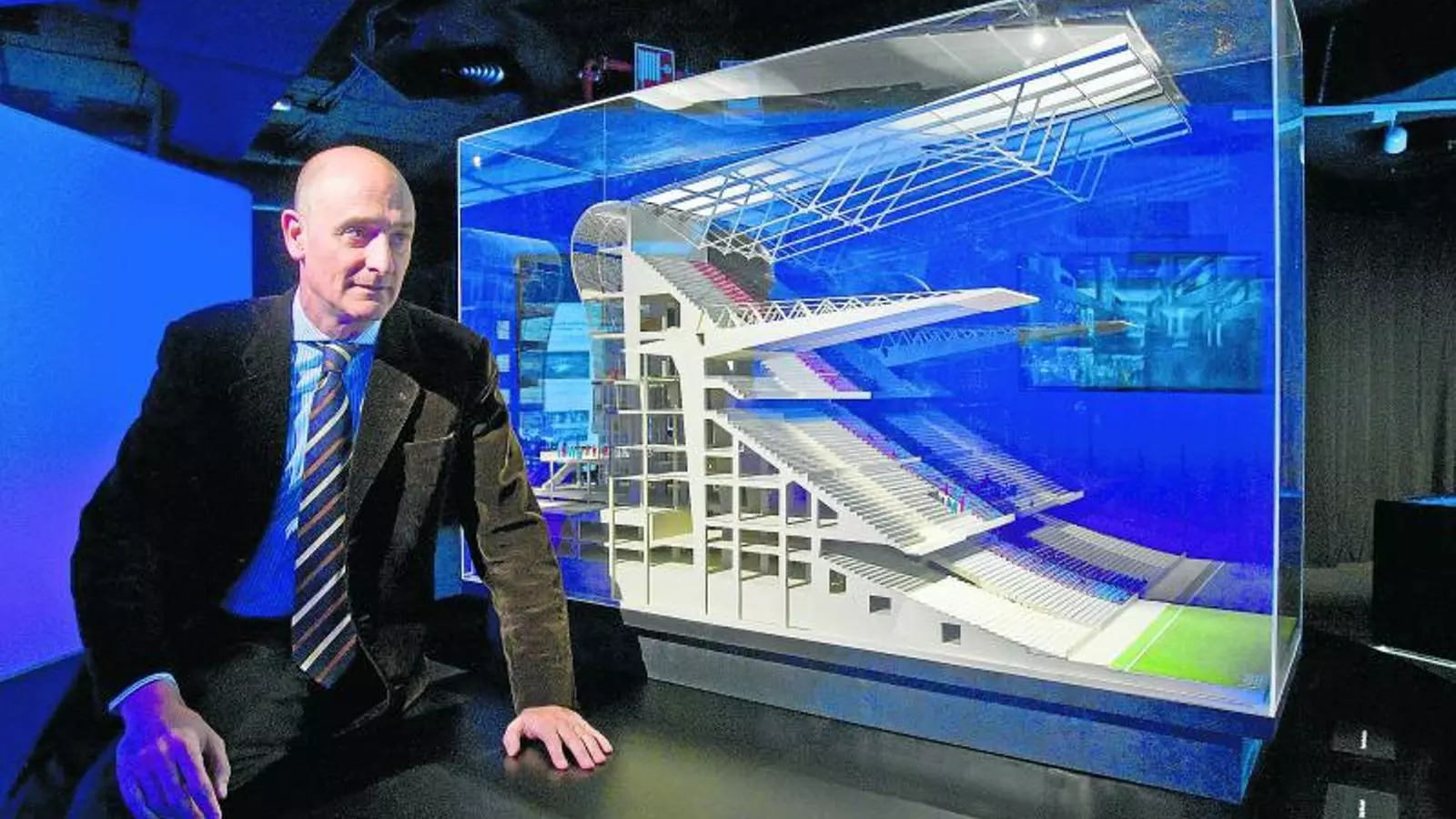 L’ABANS I EL DESPRÉS
Moix al costat d’una de les maquetes de l’exposició de l’Espai Barça.