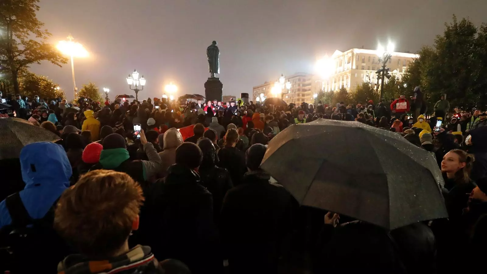 Imatge de la manifestació, aquest dilluns, als carrers de Moscou contra el suposat frau electoral.