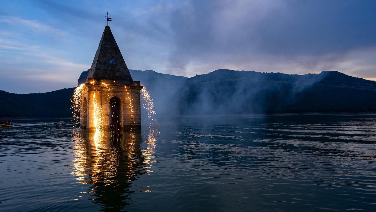 Image of the saint of San Romano de Sau on the night of San Juan in 2025, celebrating the end of the drought.