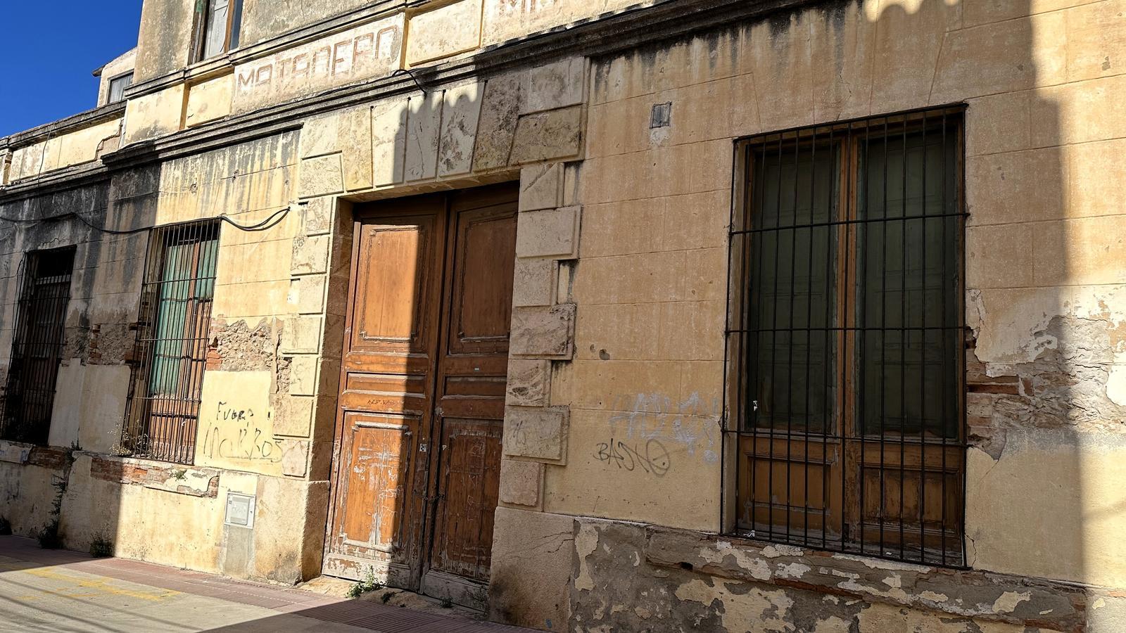 The facade of the old slaughterhouse of Torredembarra in 2024.